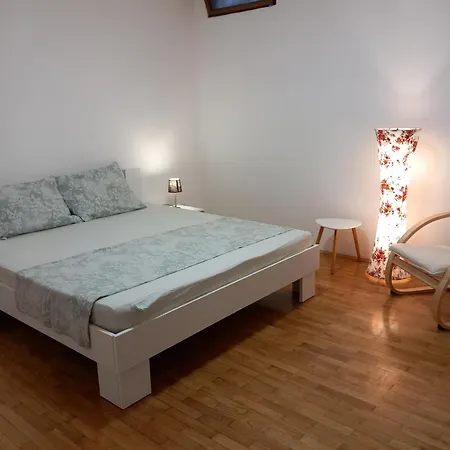 Maris Apartament *