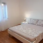 Maris Apartment *