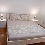 Maris Apartment *