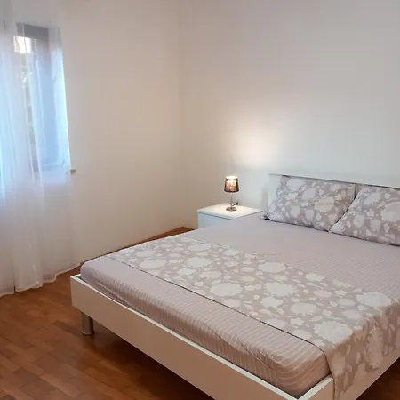 Maris Apartment *